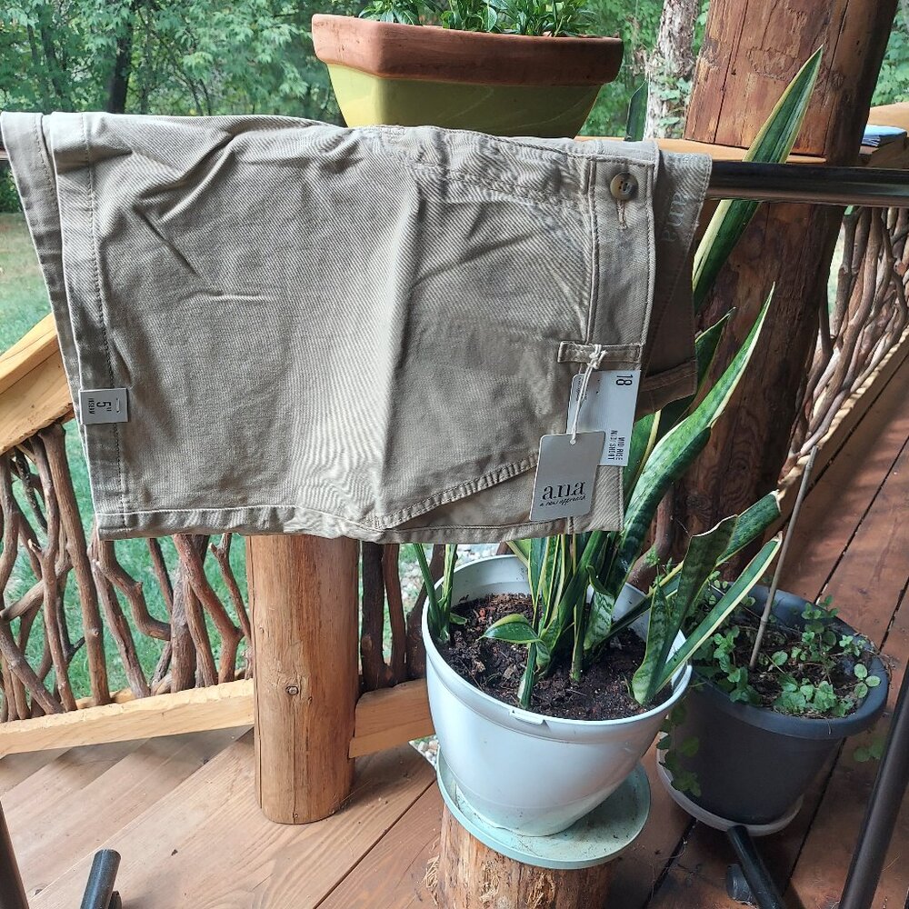 Women's A.N.A. Khaki Short Size 18
